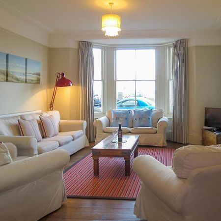 14 Market Cross Place - Beachfront Location With Lovely Sea Views - Aldeburgh Coastal Cottages Extérieur photo