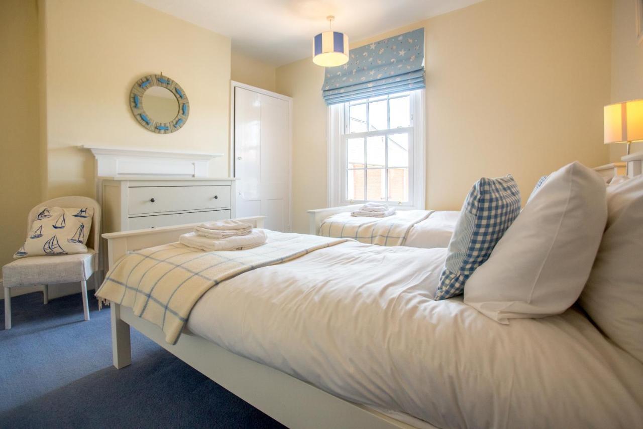 14 Market Cross Place - Beachfront Location With Lovely Sea Views - Aldeburgh Coastal Cottages Extérieur photo