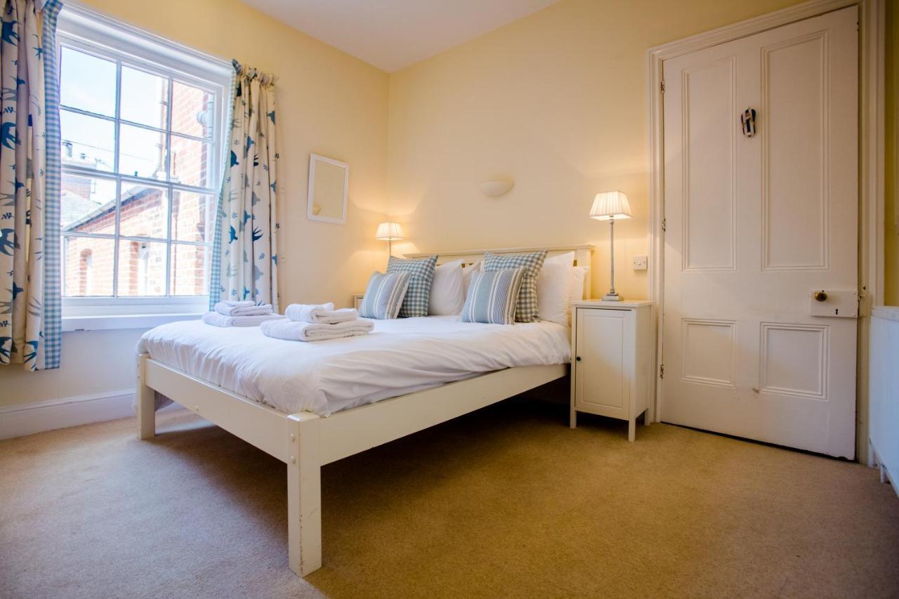 14 Market Cross Place - Beachfront Location With Lovely Sea Views - Aldeburgh Coastal Cottages Extérieur photo